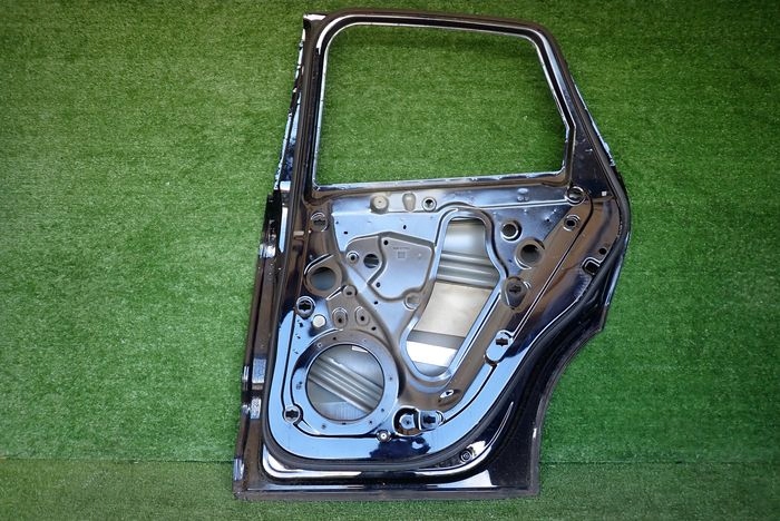 PORSCHE MACAN 95B 14- door right rear. rear part