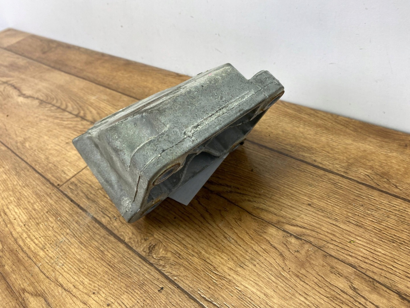 holder holder of the engine Dodge Challenger 2015+