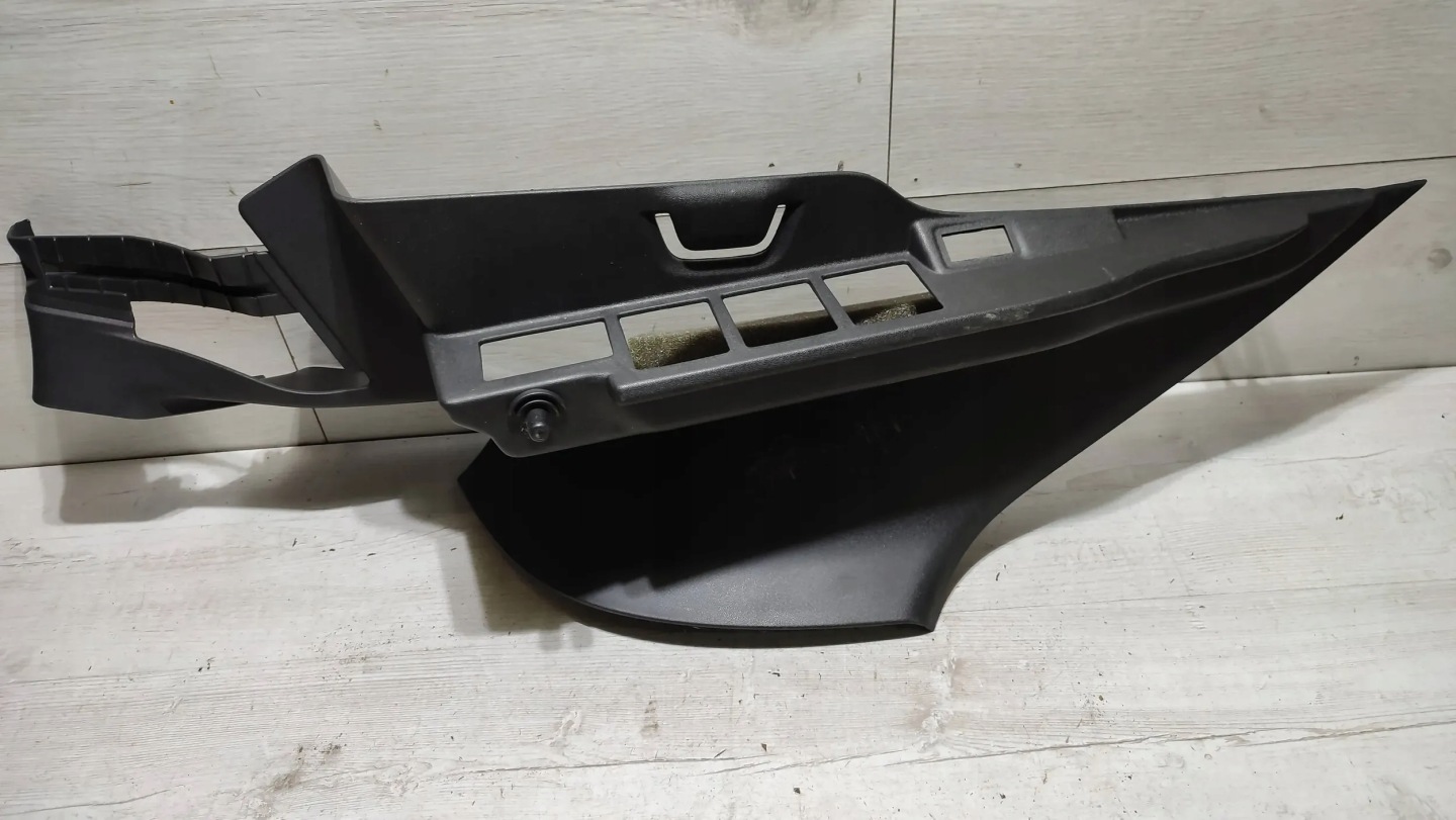 Volvo V40 II 2018r left side side boot