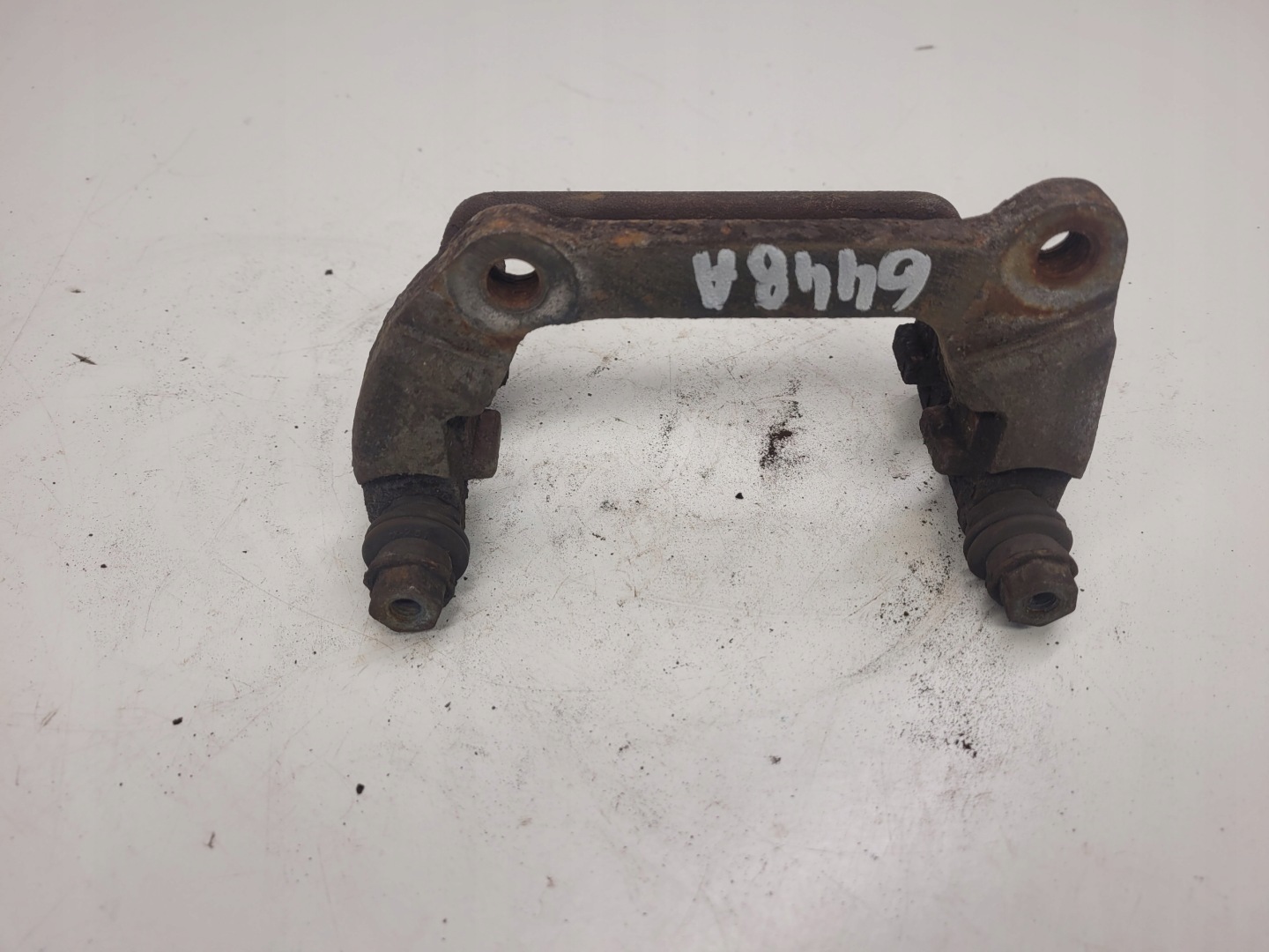 JARZMO třmenu záď AUDI VW SEAT SKODA 6448/A
