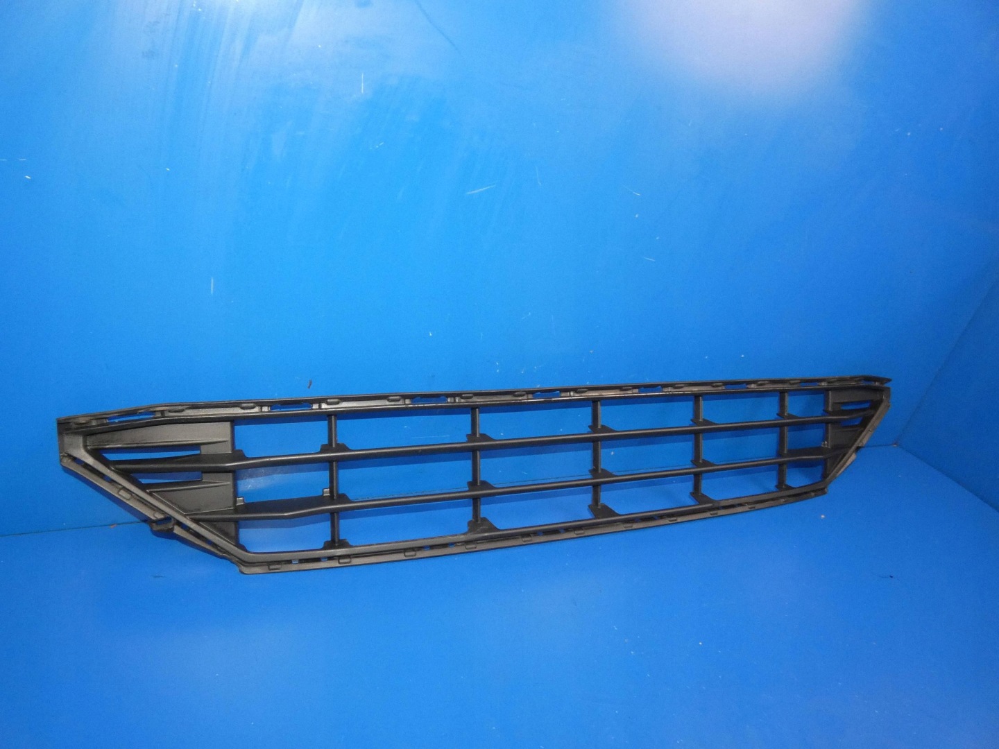 VOLVO XC60 II 17- grid of a bumper lower front front