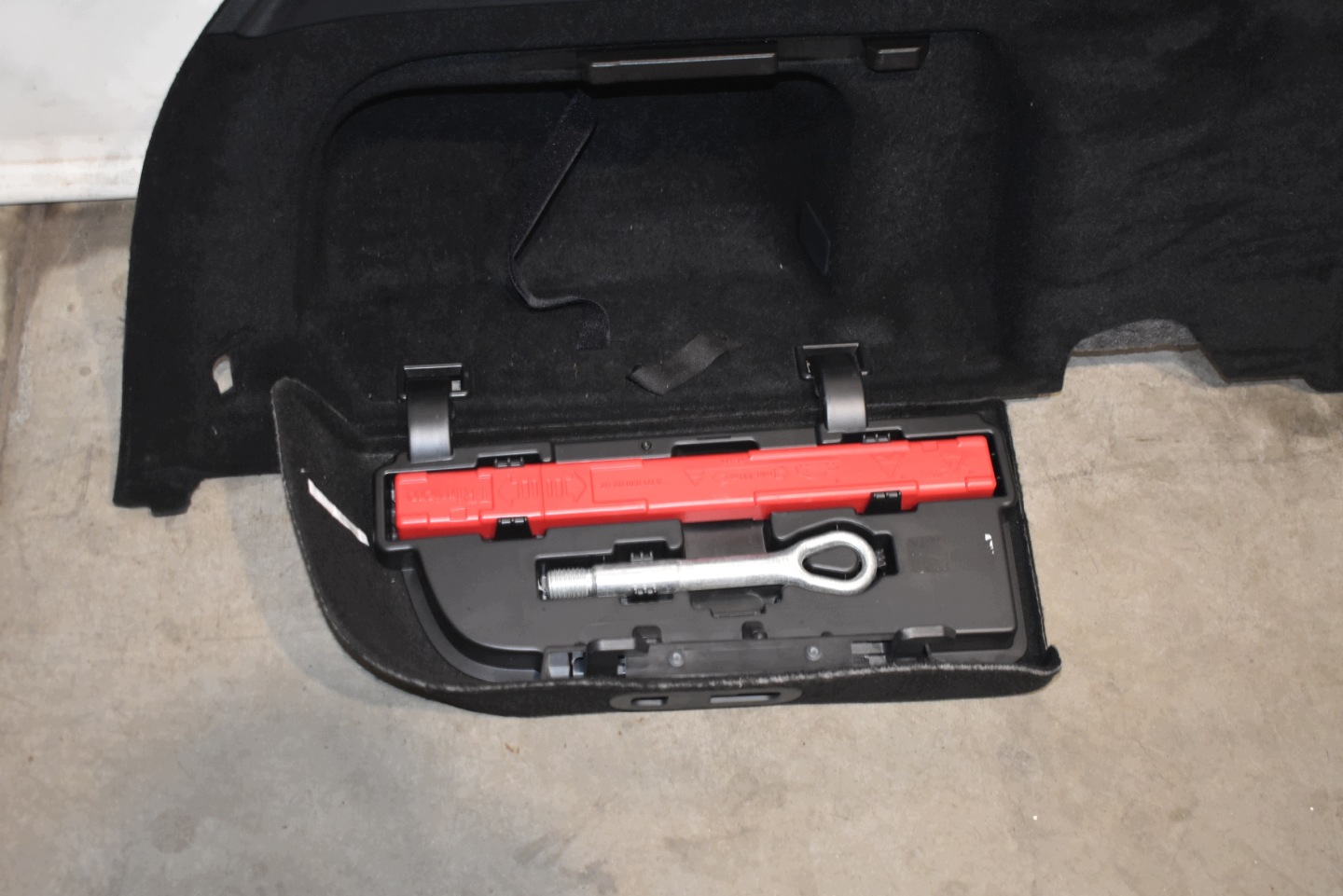 IDEALNY boot upholstery left + WKRETKA+TROJKAT MERCEDES W206 COMBI 1
