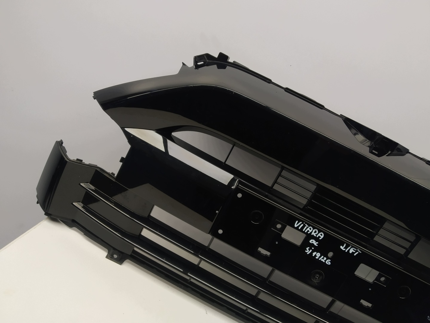 2024r + Suzuki Vitara II III lift grid grille w bumper front original