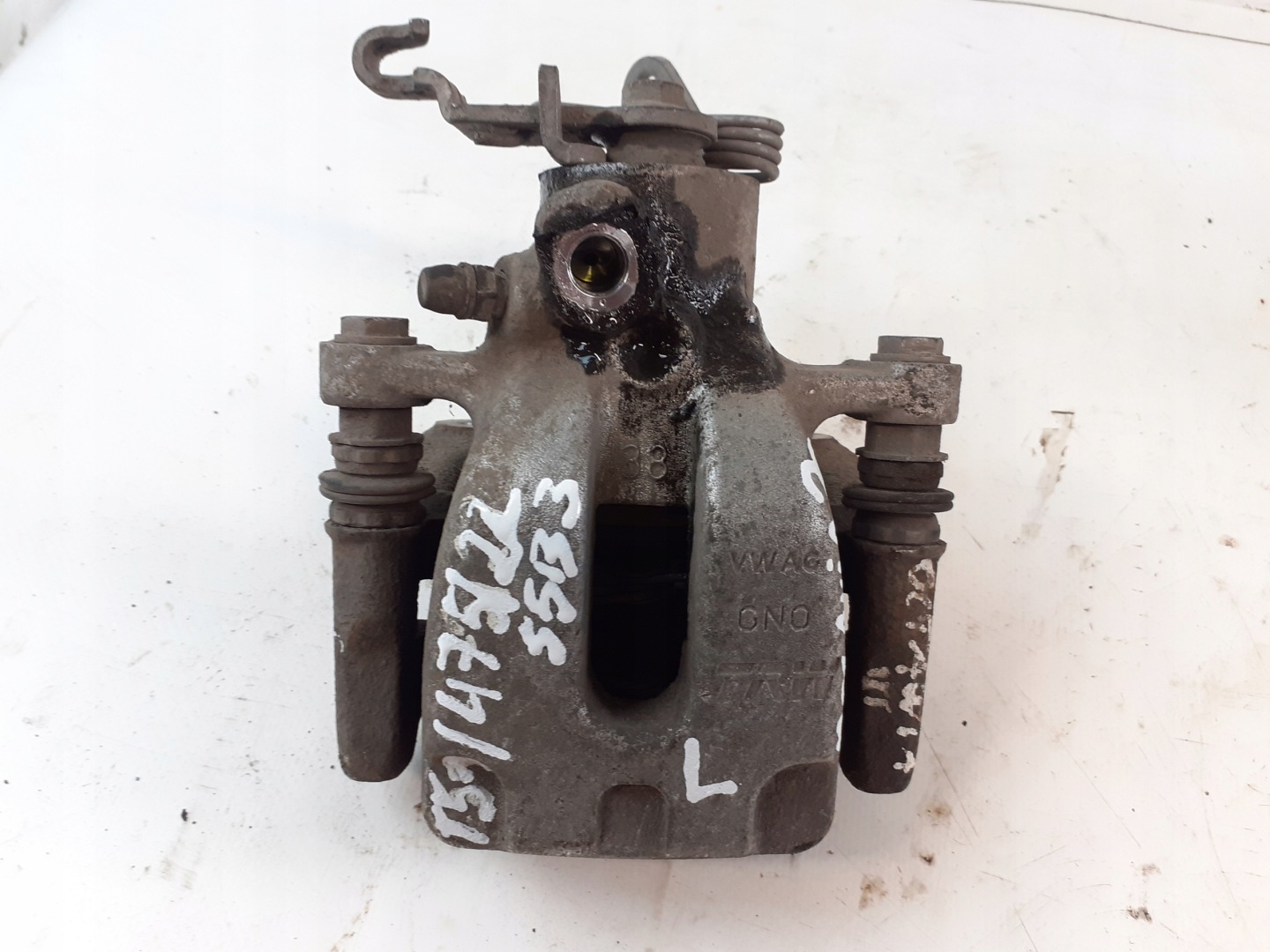 Skoda Octavia III caliper left rear part