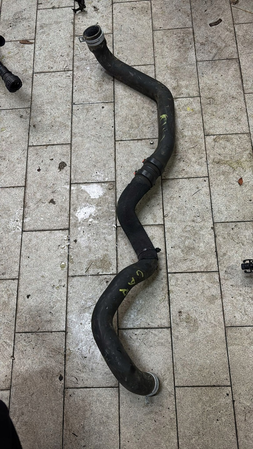crijevo prijenos cijev vode RENAULT CAPTUR II OE 215031673R
