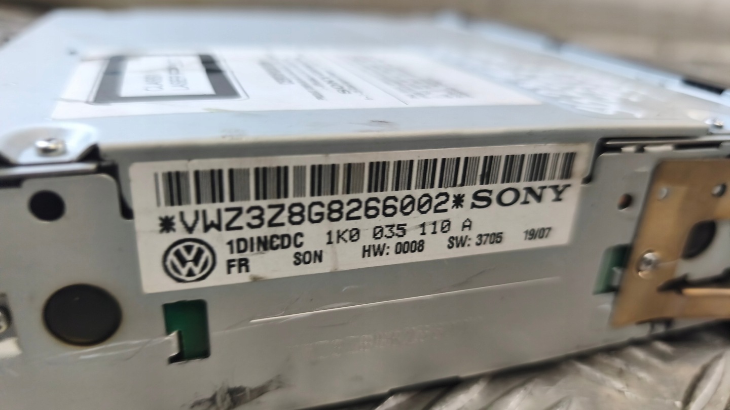 CARICATORE CD PLYT CD 1K0035110A VW JETTA 2007r