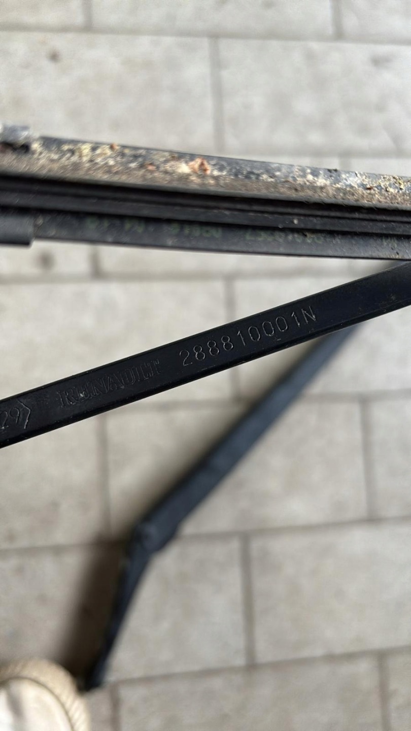 wiper arm RENAULT LAGUNA III 288860001N right