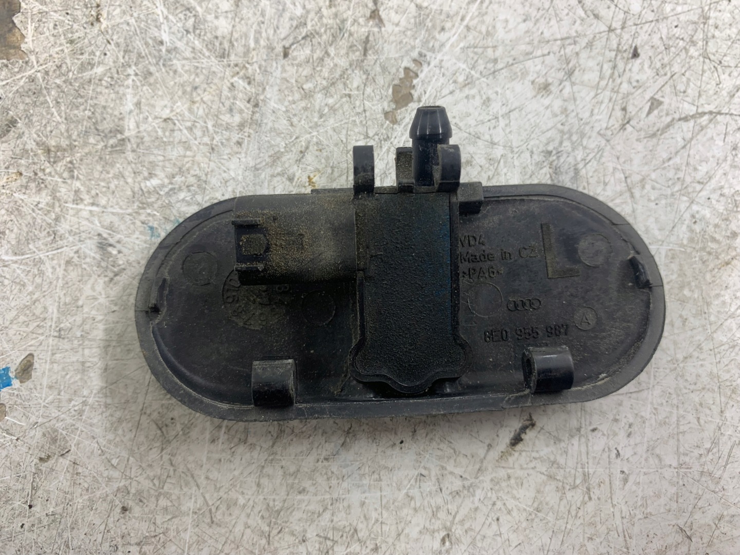 AUDI A4 B6 DYSZA der Spritzdüse links 8E0955987