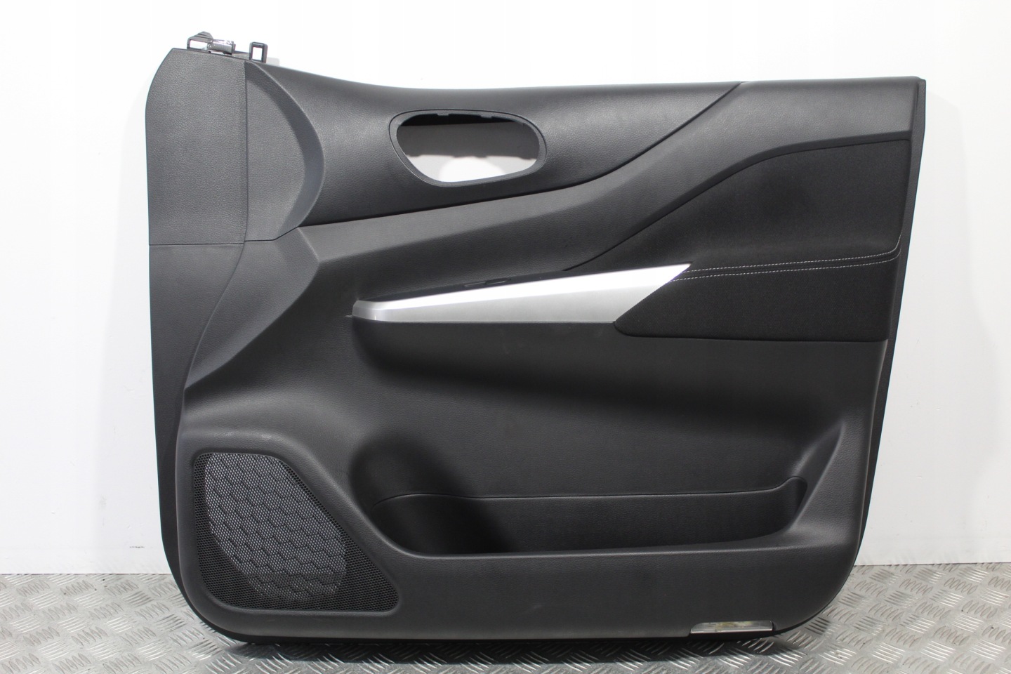 side door right front RENAULT ALASKAN