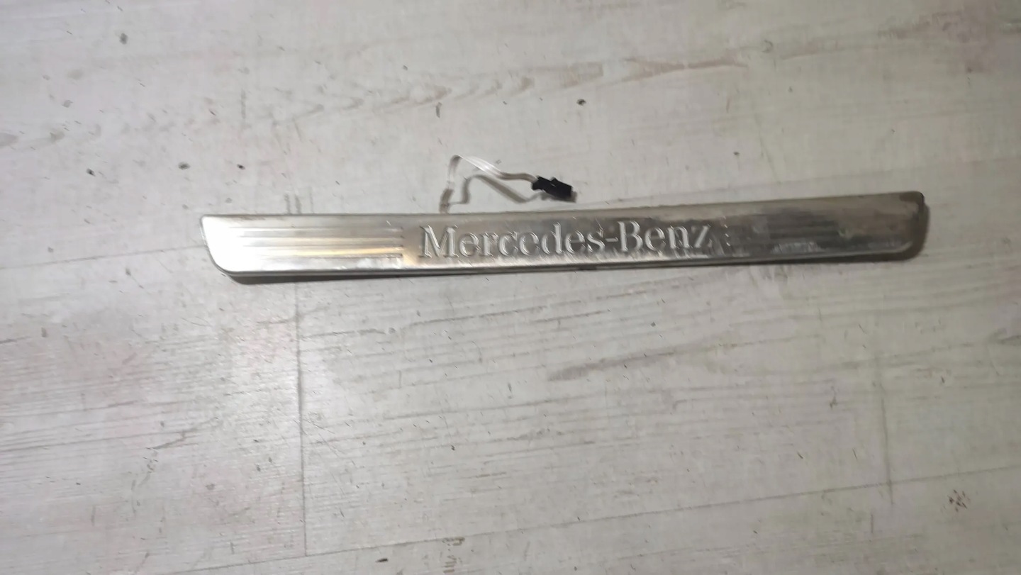 Mercedes-Benz CLA W117 14r. 2.2cdi front right moulding cap
