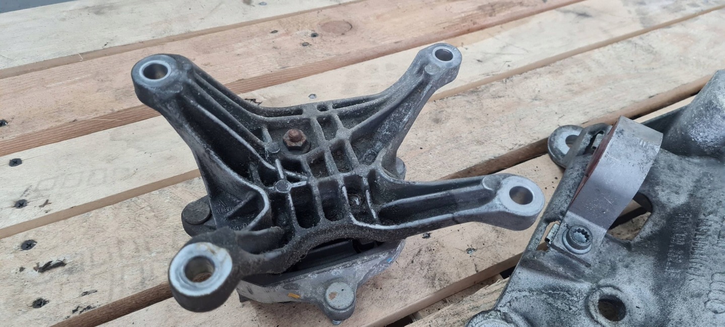 A4 B9 8W supporto staffa cambio ingranaggi 2.0 TDI 8W0399262AE A5 8W