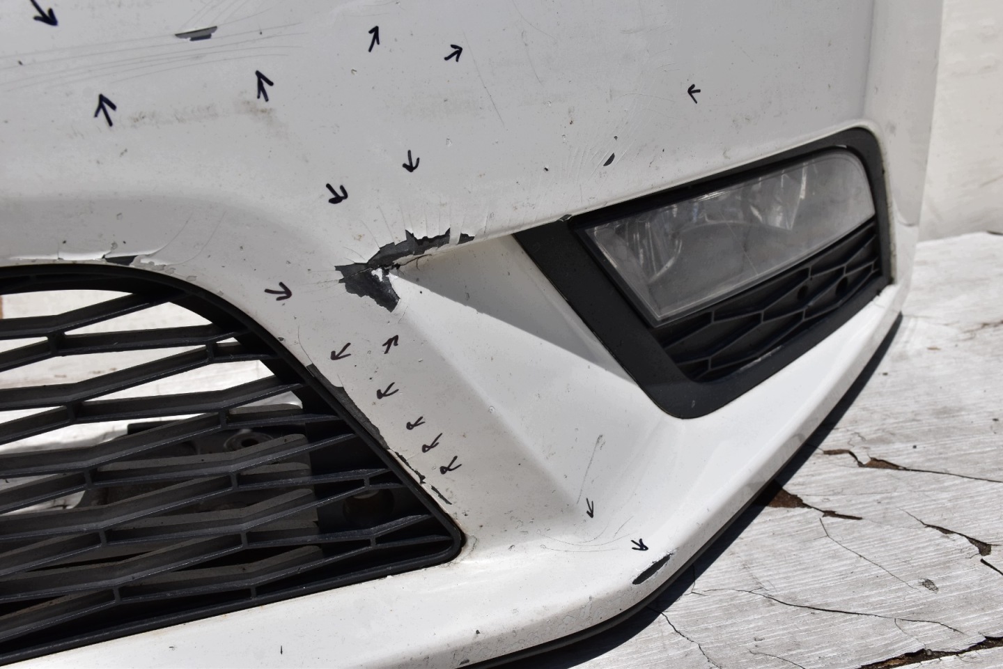 bumper front SEAT LEON III Przedlift 2012-2016 kod lakieru: LB9A