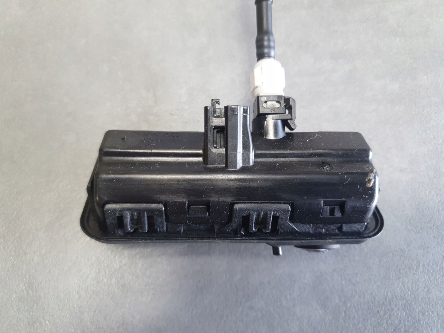 Audi Q8 bracket bonnet boot z kamera 4M8955961A 760827566