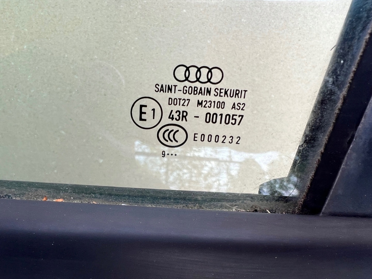AUDI A3 8P 5D LIFT door left rear. left rear part LZ7H