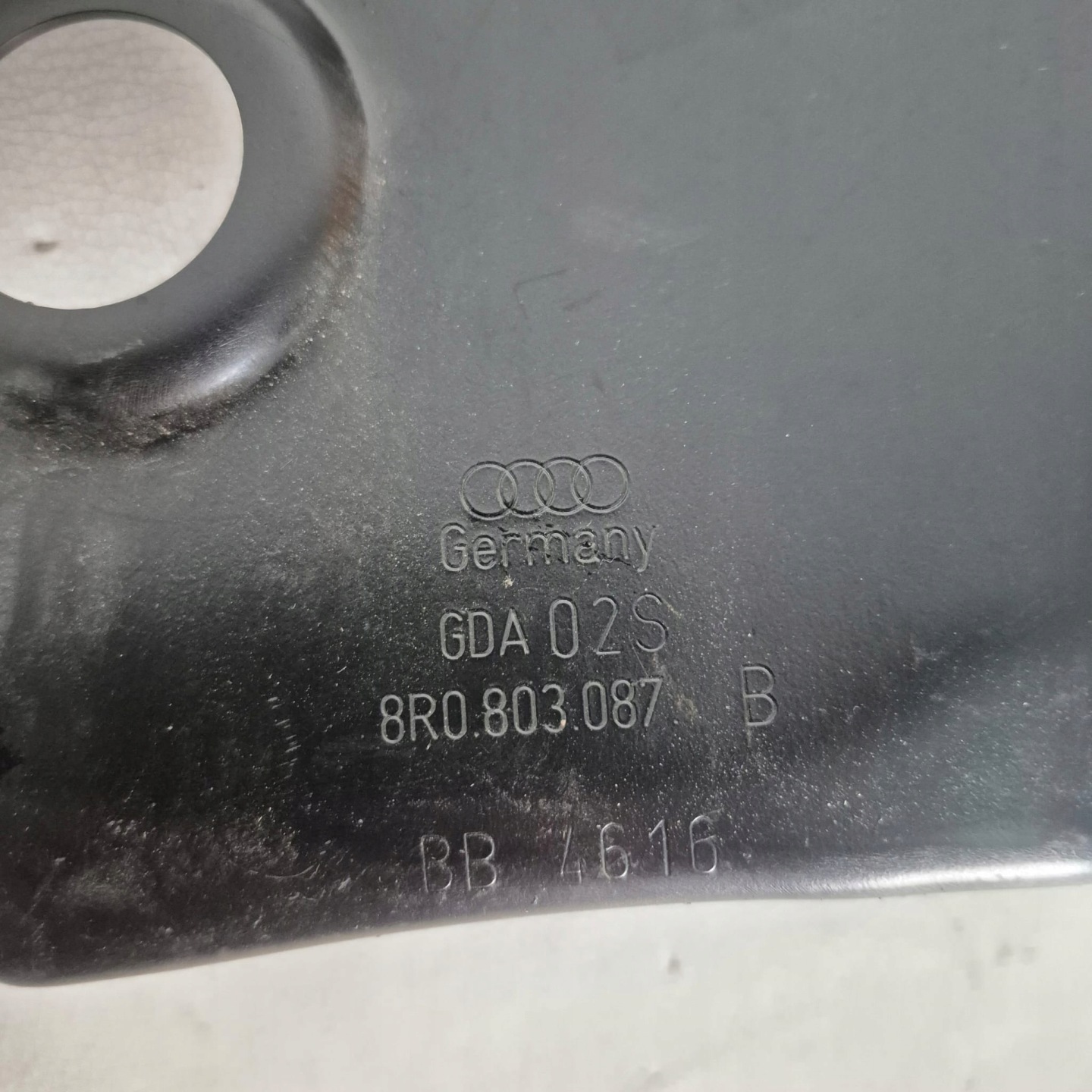 AUDI Q5 8R0 -> Unité d’angle Console Jupes Gauche 8R0803087