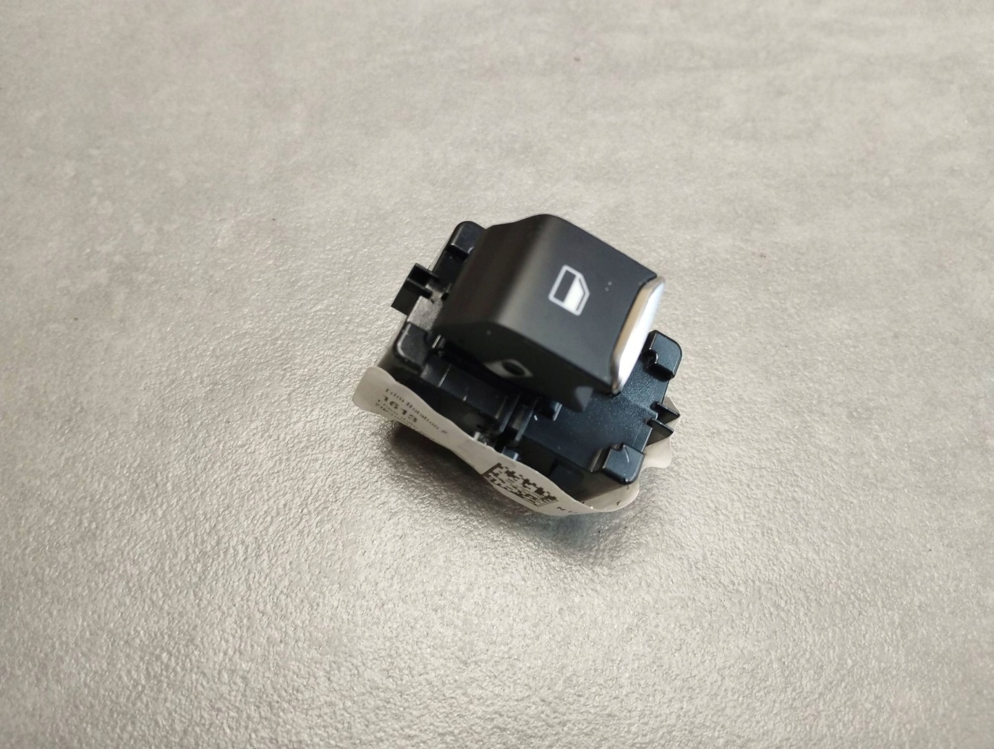 Volkswagen Amarok II switch windows N1XT-14529-BAW