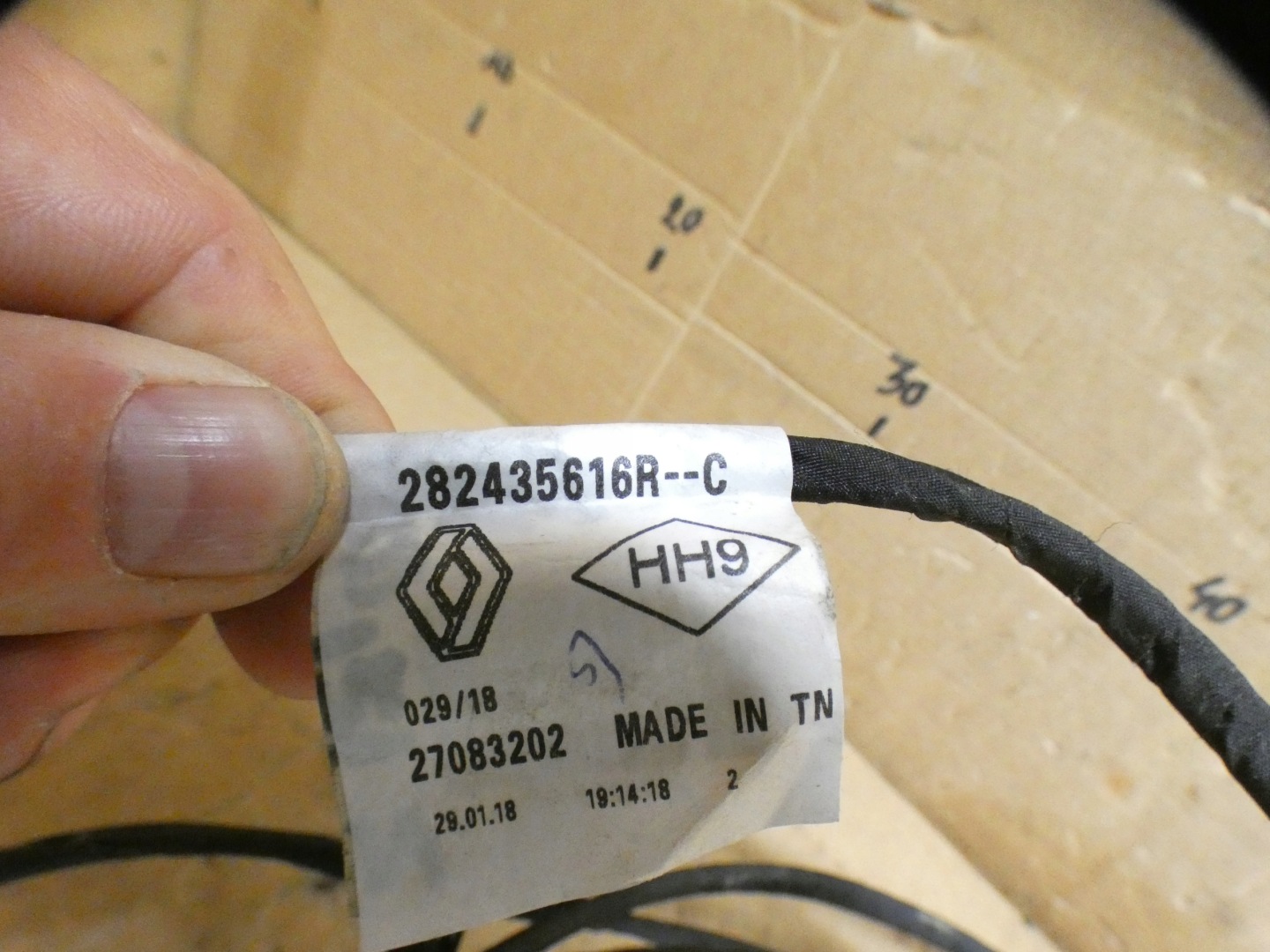 Renault Megane IV 4 hatchback 19r antenne GPS câblage toit