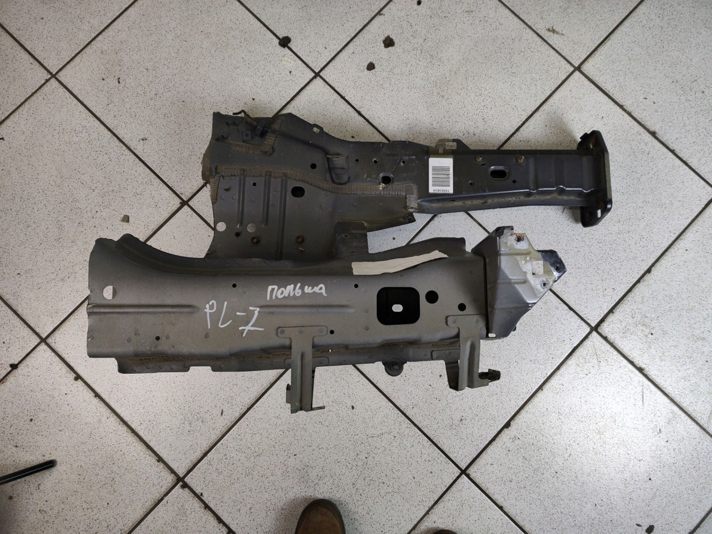 quarter front left side Jeep Cherokee 5 2014