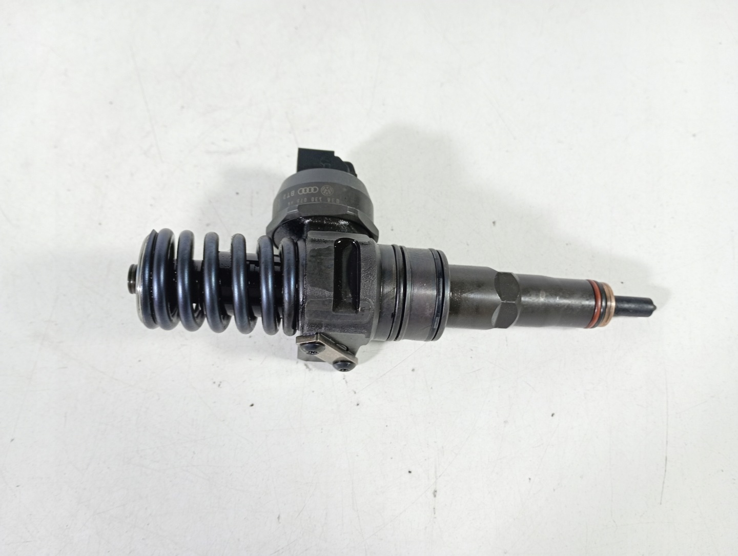 VW AUDI Einspritzdüse OE 038130073AG