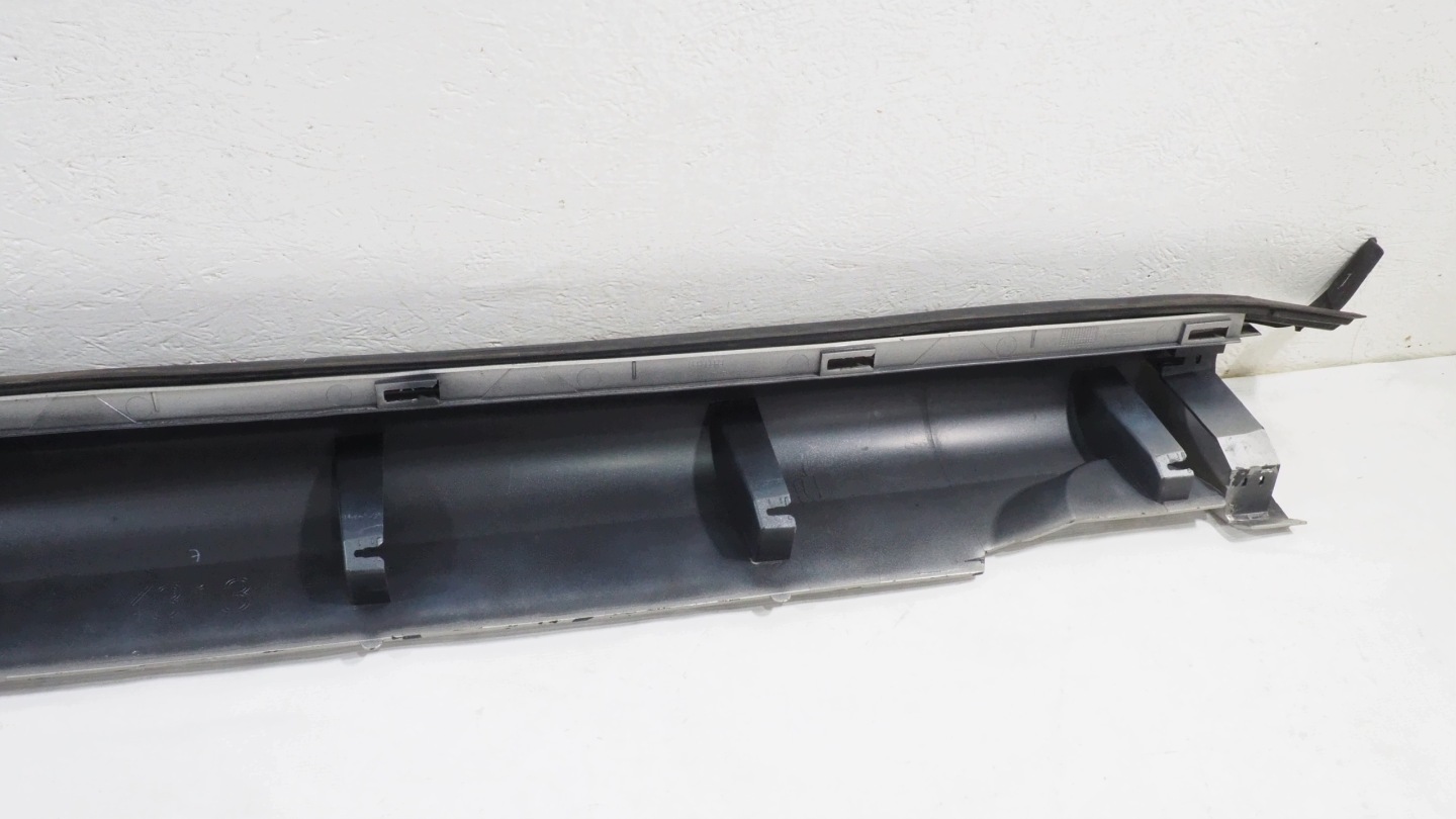 Volvo XC60 moulding threshold left