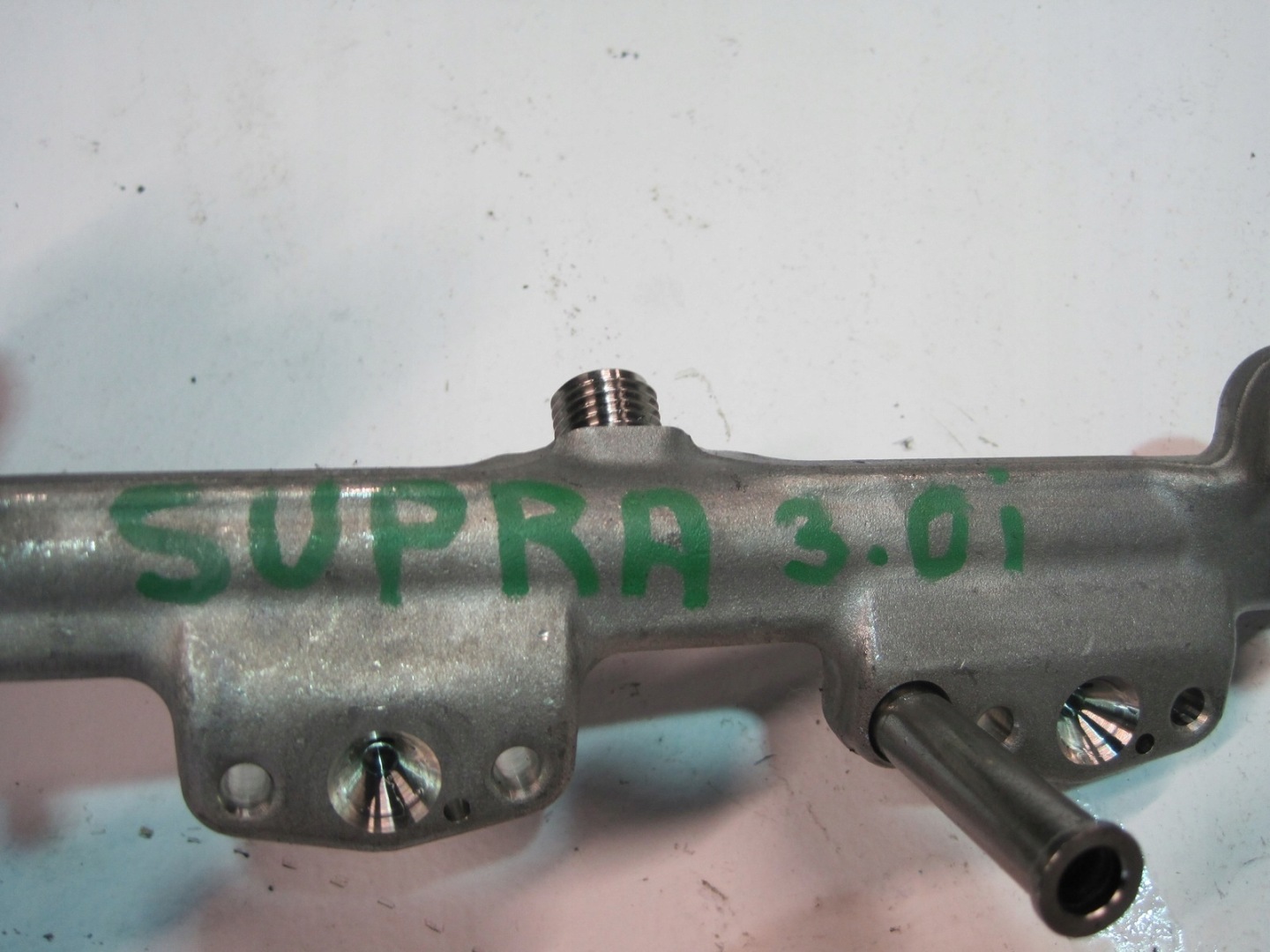 Rampe injection TOYOTA SUPRA 3,0i 8665635