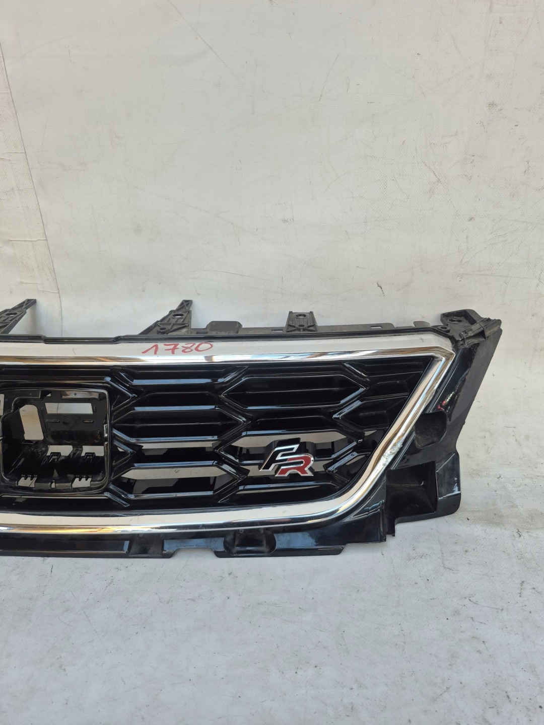 SEAT ATECA 575 FR 16- grill grille radiator 575853654E