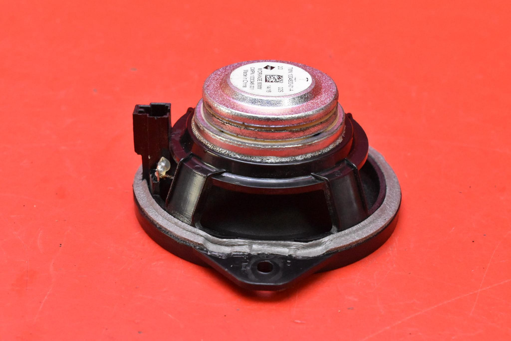 speaker 1004833-01-A TESLA MODEL X 90D 15-21