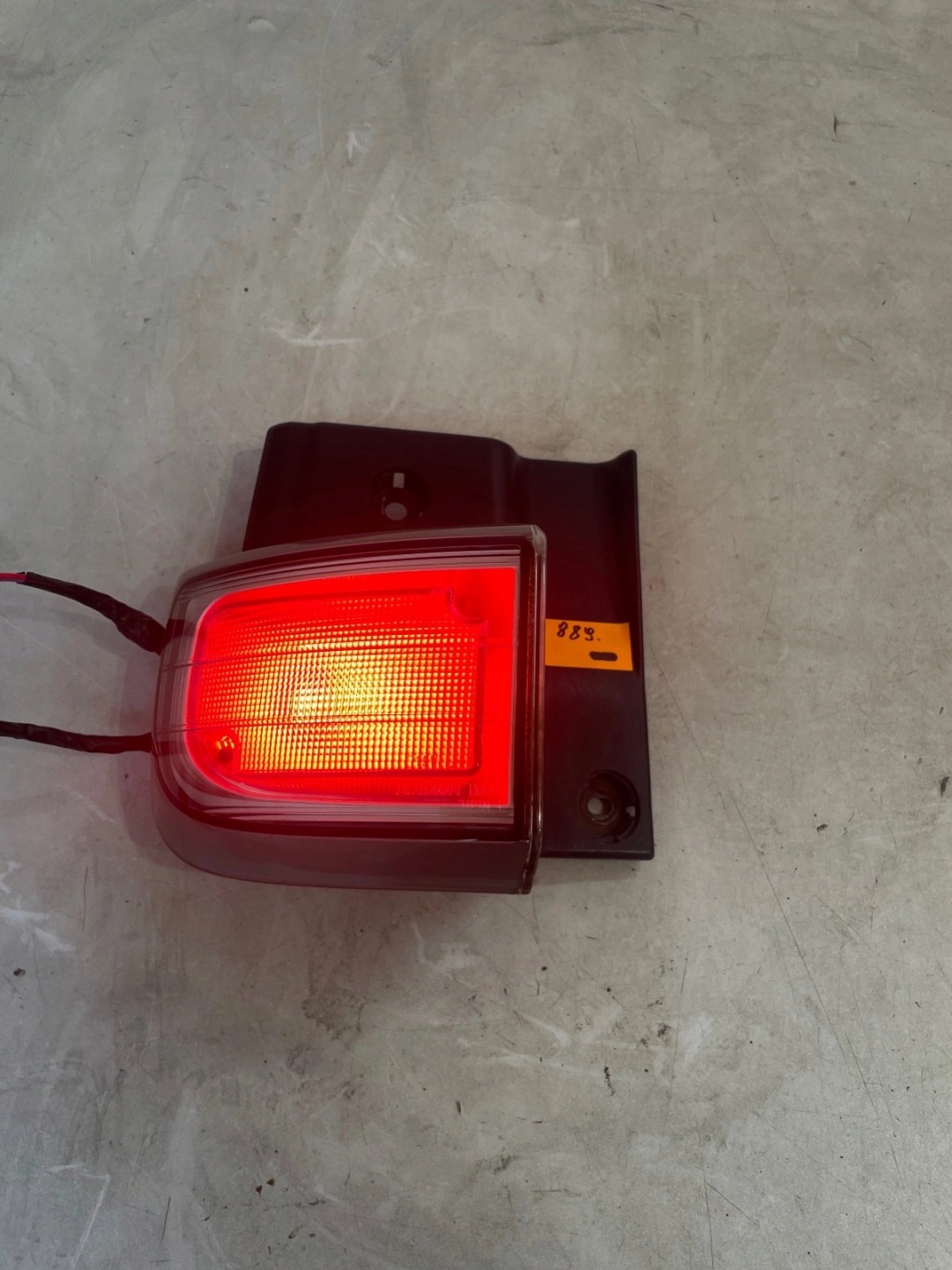 light rear part rear left Nissan Elgrand E51