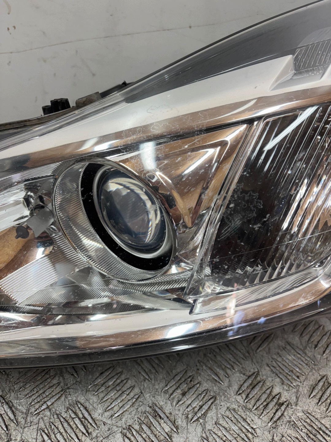 REFLEKTOR light left XENON OPEL INSIGNIA A