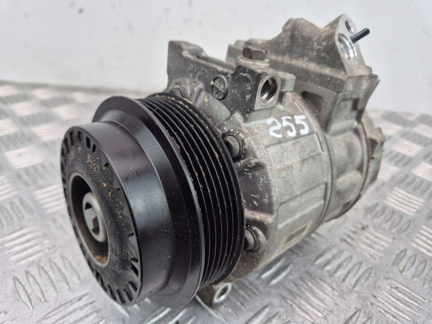 Mercedes C200 CGI W204 compressor; compressor of the air conditioning A0008307800