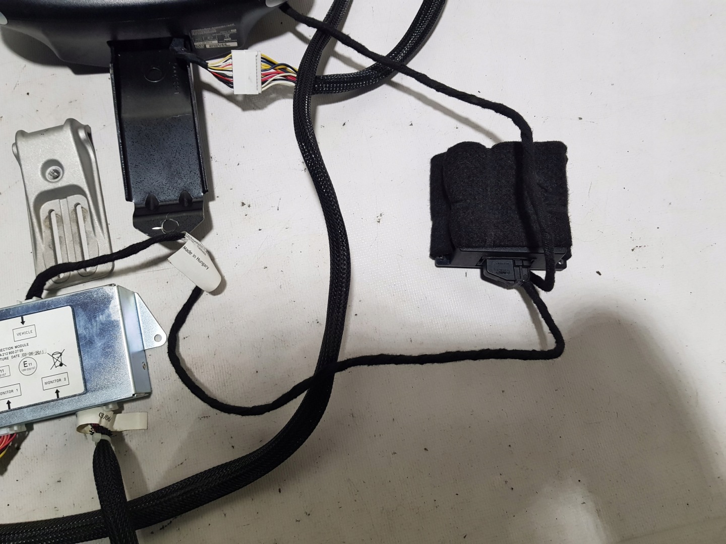 MERCEDES W212 MONITORY WYSWIETLACZE arm rests EKRANY PILOT module