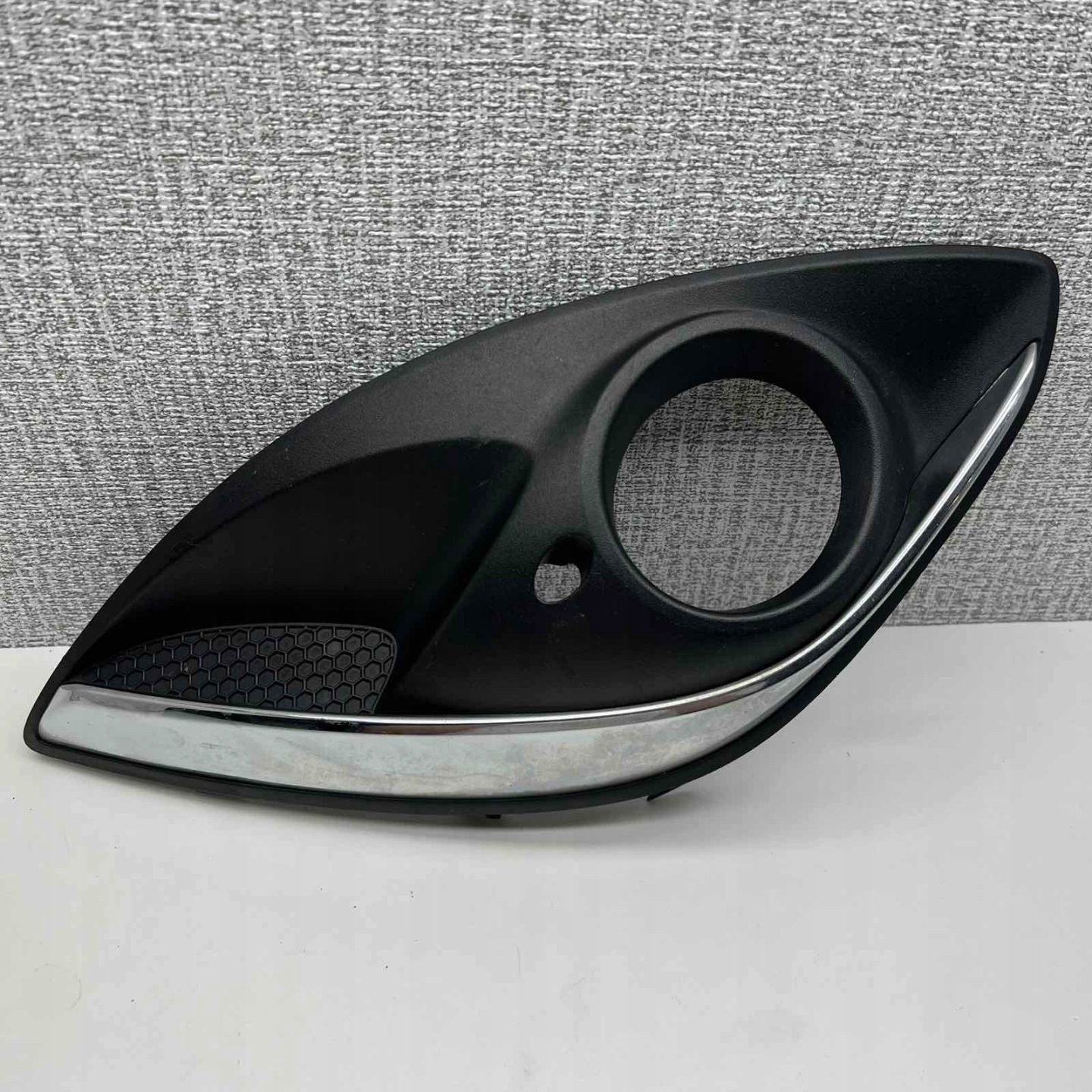 Opel Corsa D Lift grid of a bumper right front 13286026