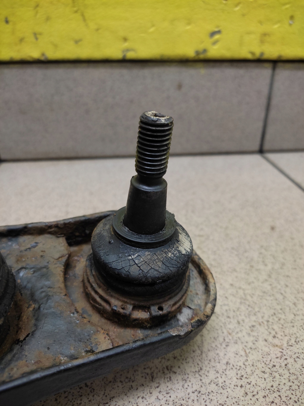 LAND ROVER DISCOVERY III 2.7 V6 arm left front