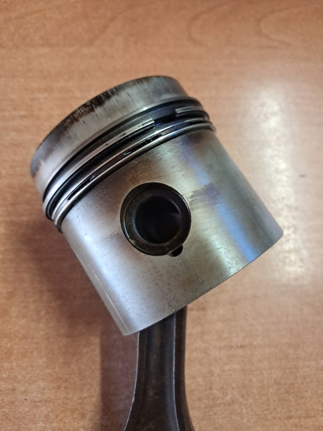 piston MERCEDES W123 2,0 115.938 1150301017
