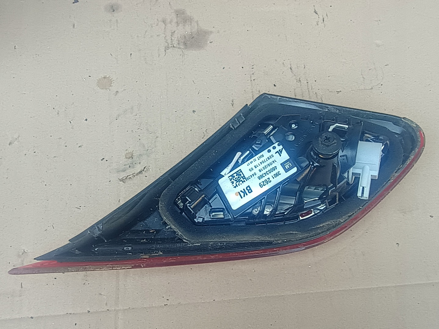 light rear part to the bonnet left OPEL CORSA E