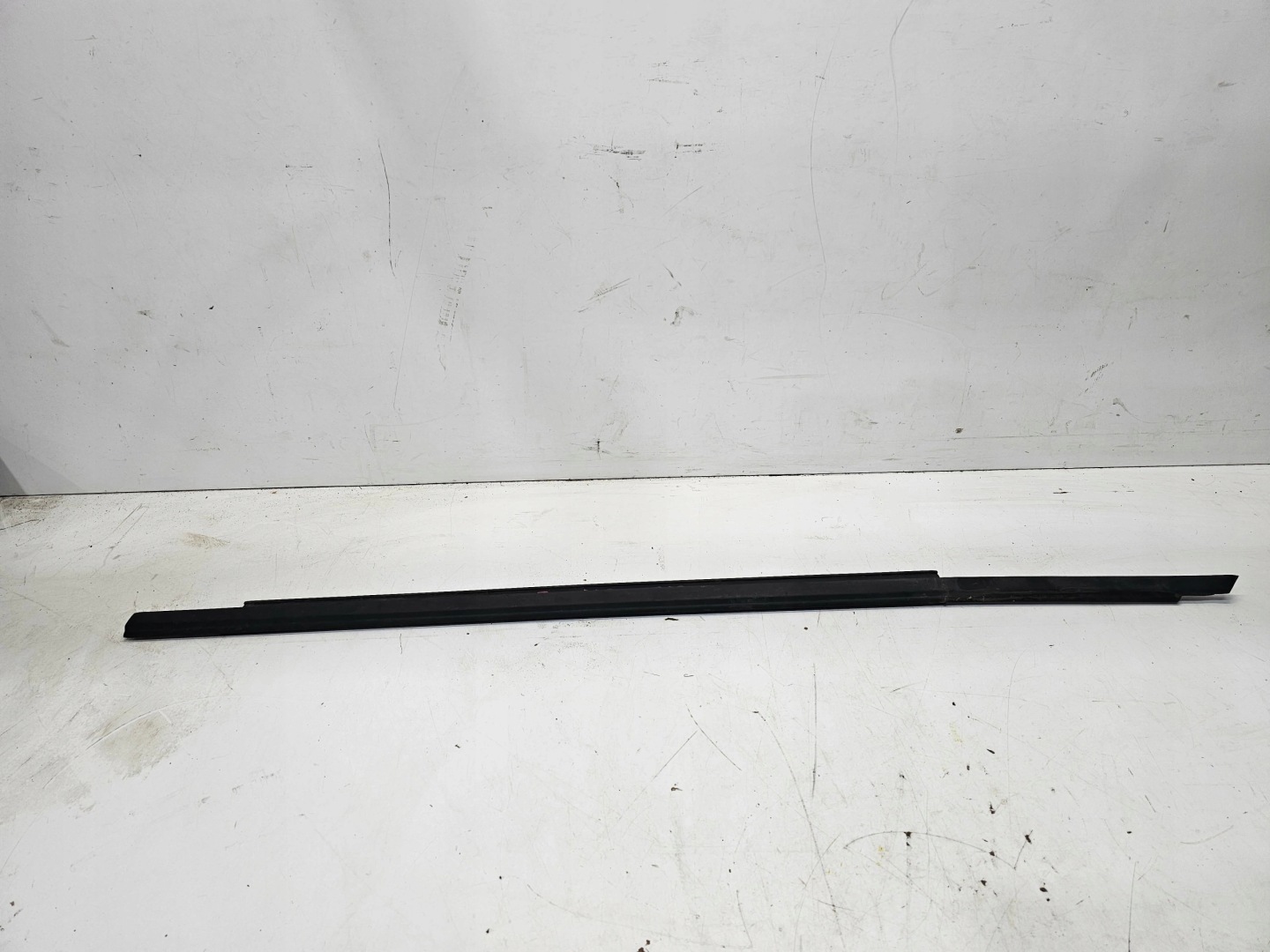 moulding door left front MAT AUDI Q5 8R 8R0837477D