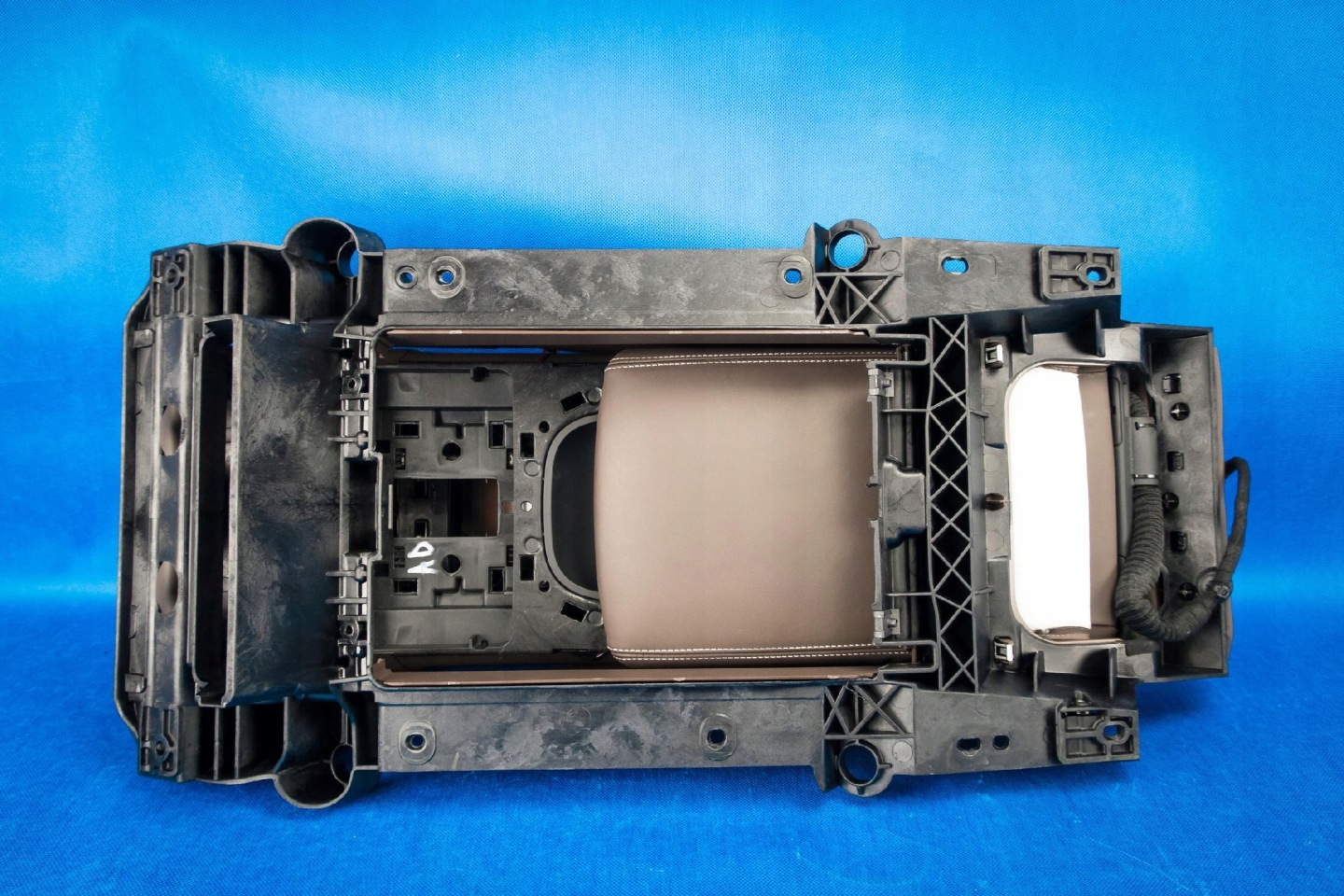 armrest rear part Audi A8 S8 4H 4H0885076L Balao