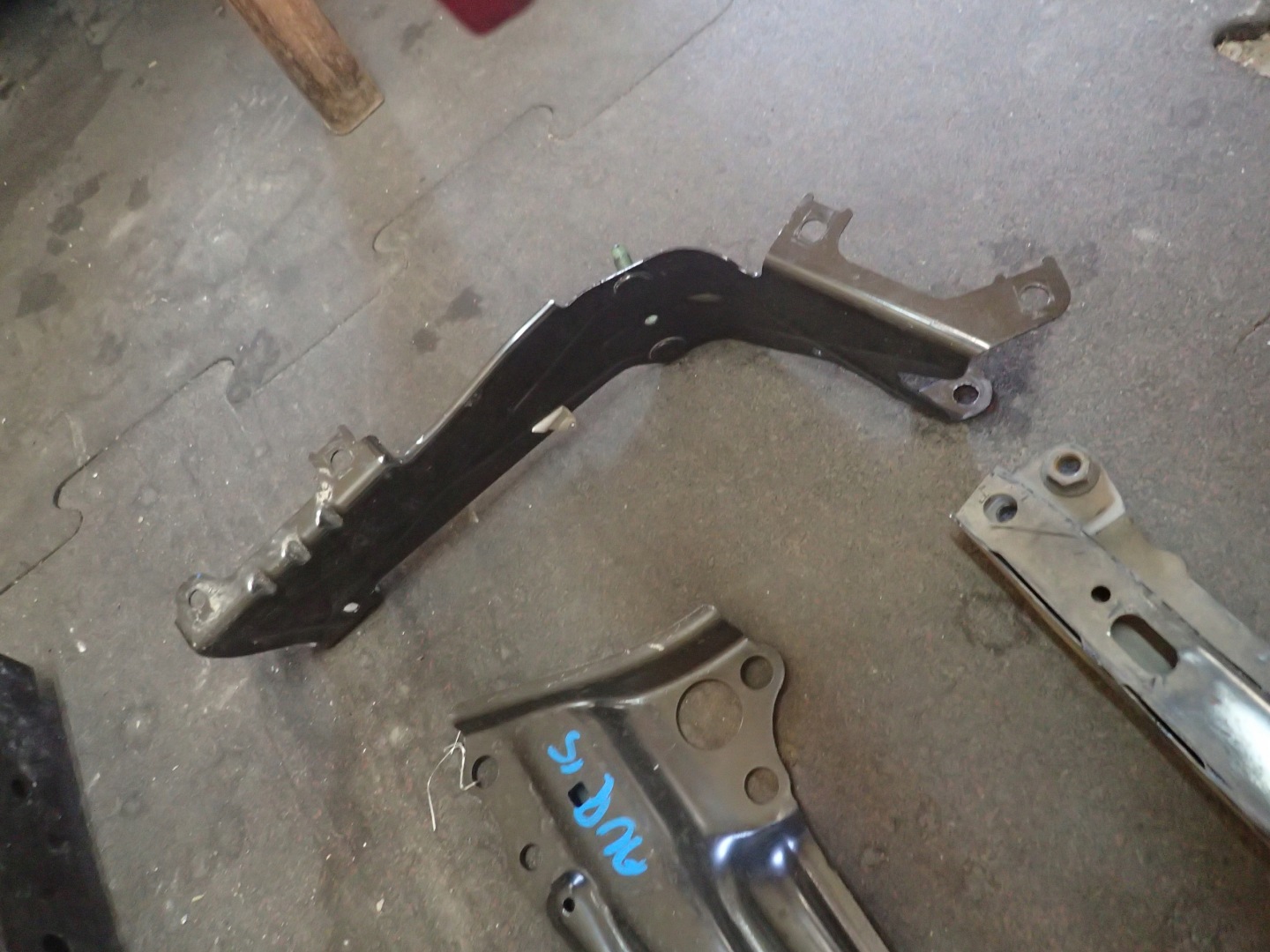 DOL supports axle beam sider AURIS COROLLA RAV 4 LEXUS