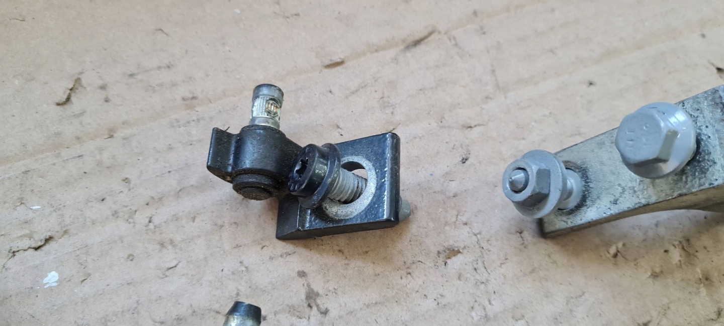 A4 B9 8W hinge hinges door left left front KOMPLET LX7L