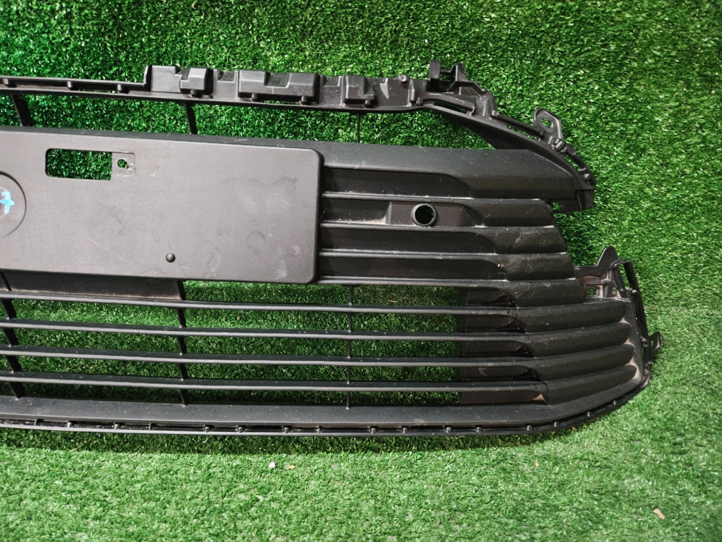 grille pare choc avant TOYOTA COROLLA E21 berline 19- NR.297