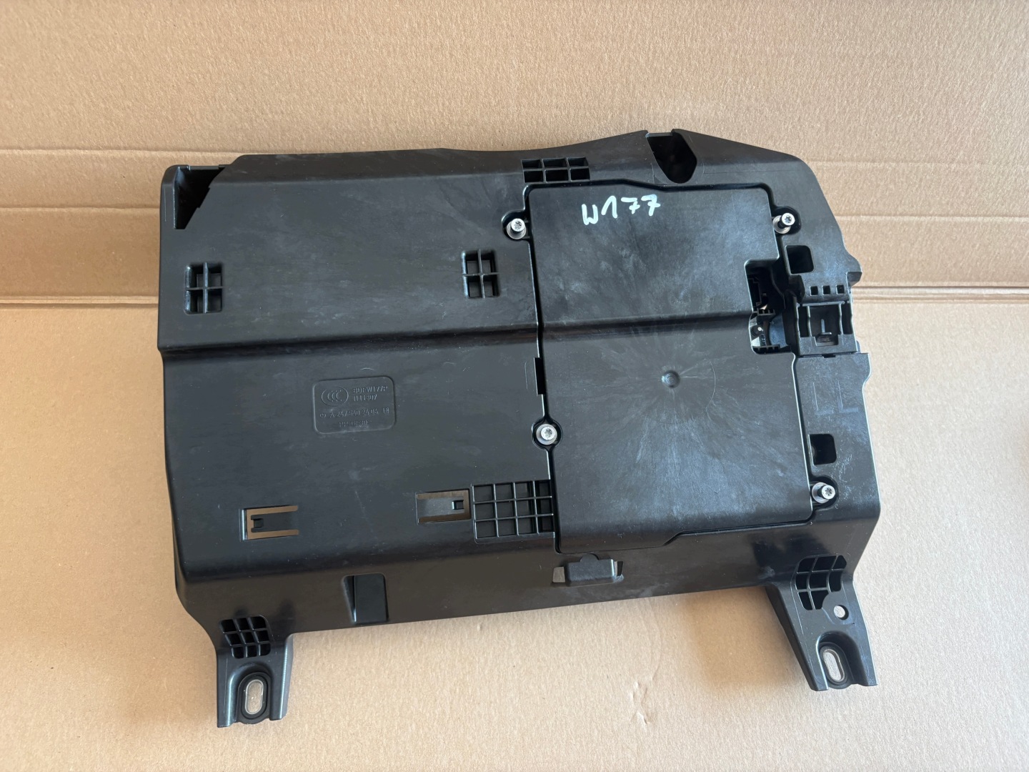 MERCEDES A class W177 fuse box A2475402406