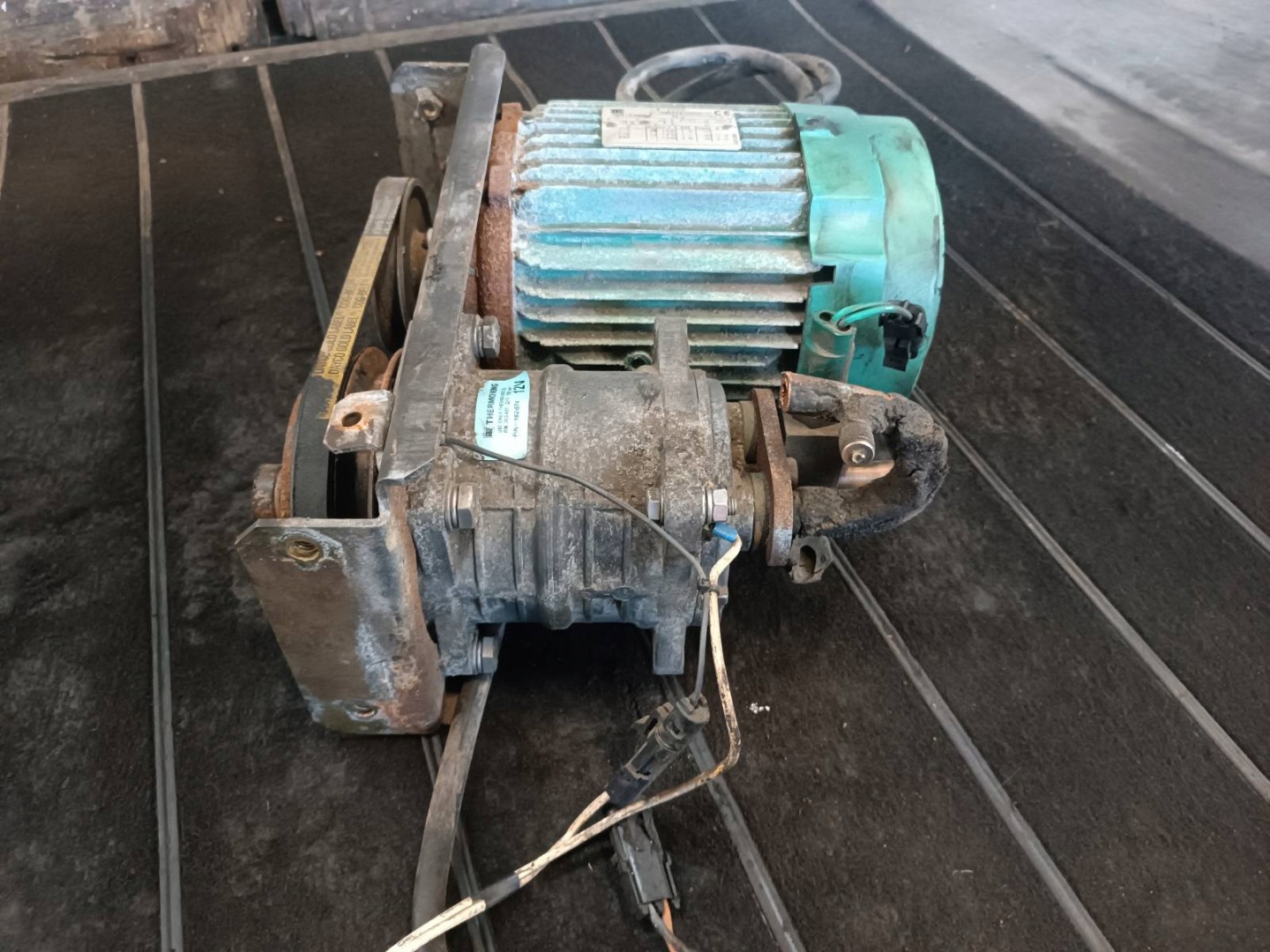 compressor; of the air conditioning + engine electrical THERMO KING LS90P