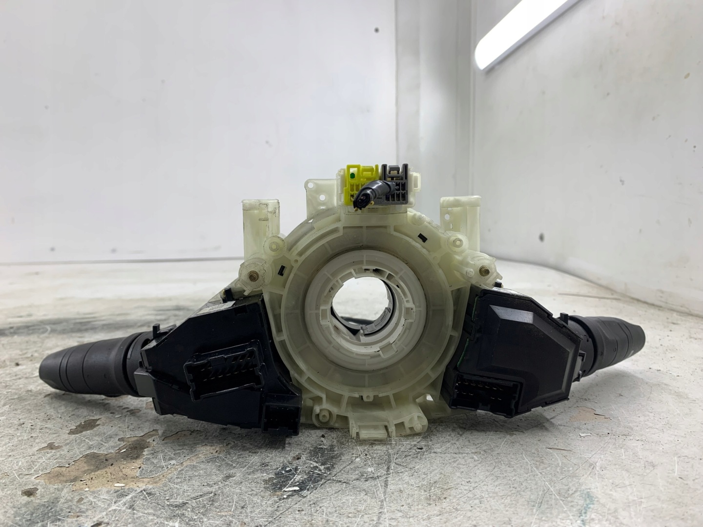 NISSAN PRIMERA P12 steering wheel levers and controls ring 25560AV665