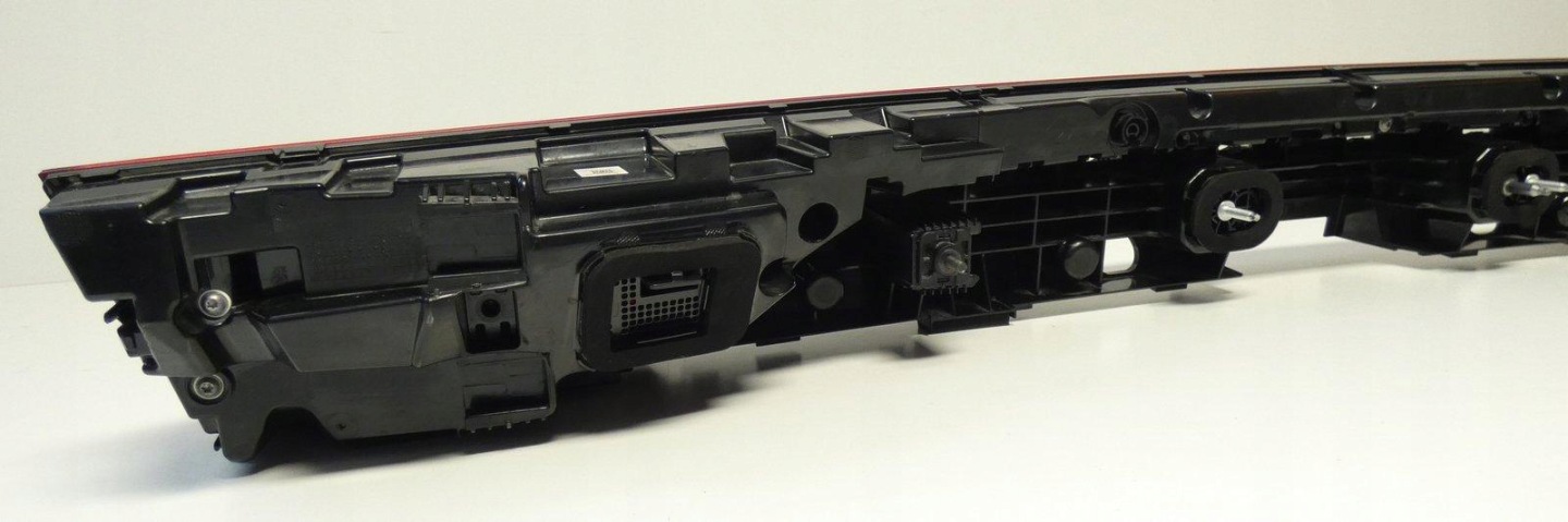 AUDI Q8 LIFT 4M8945095BE 2023- cap light rear LED