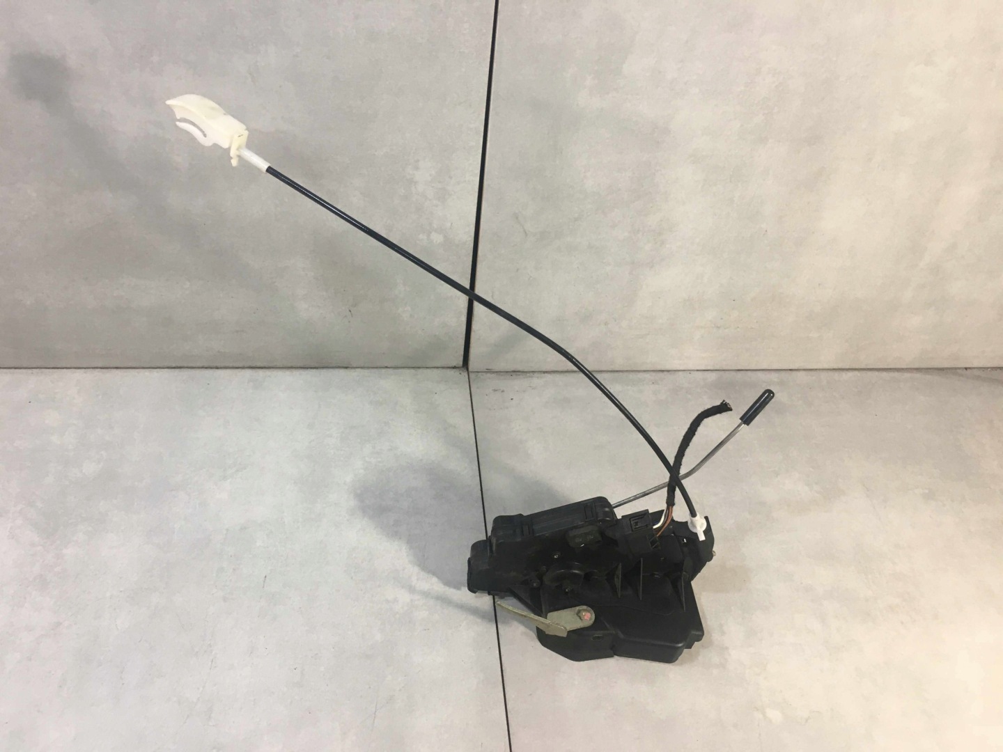 lock door right front BMW 3 E46 1.9 316 and 4 PIN