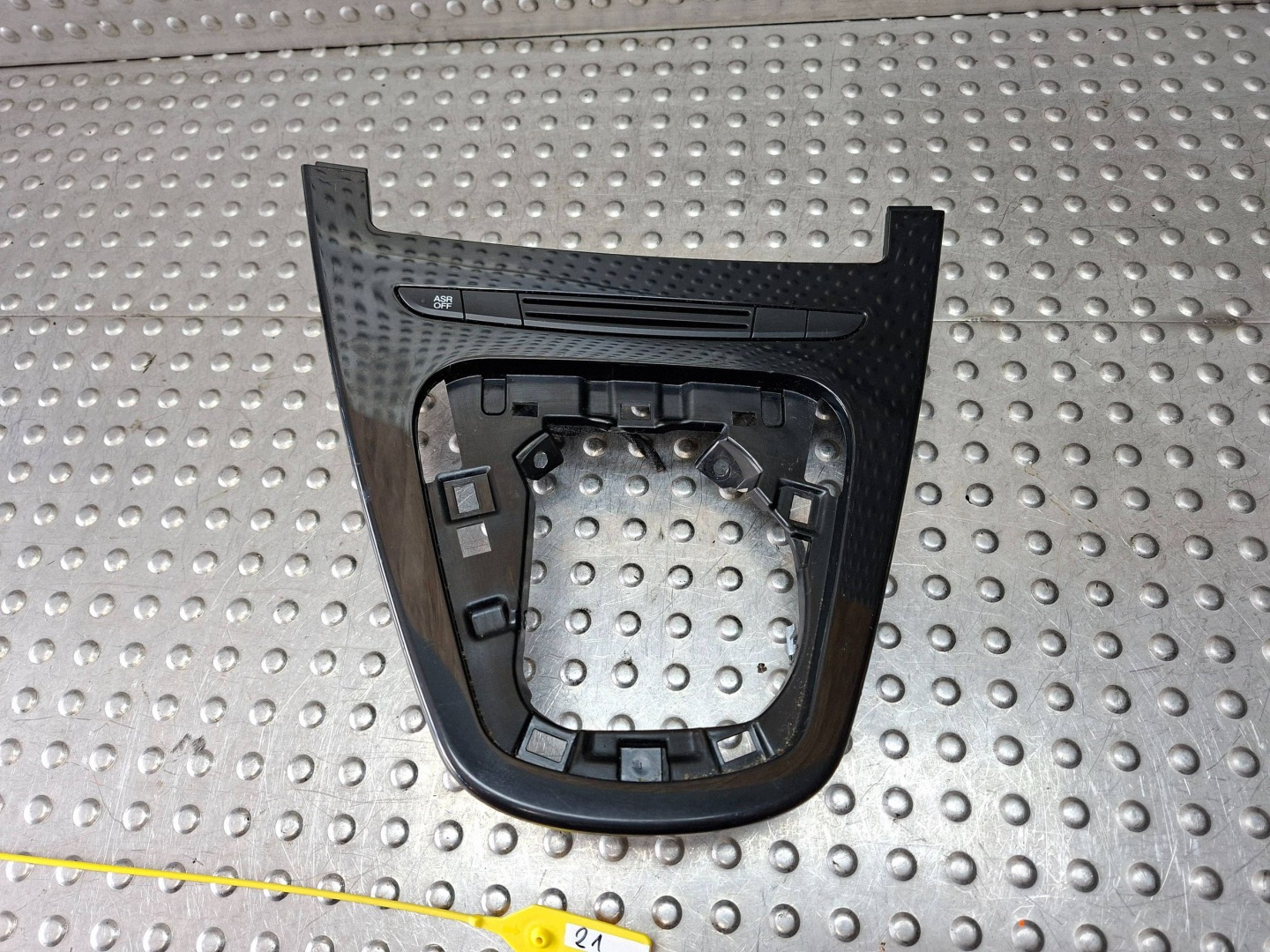 Blende Abdeckung PANELU SRODKOWEGO LANCIA YPSILON 11- 735675971