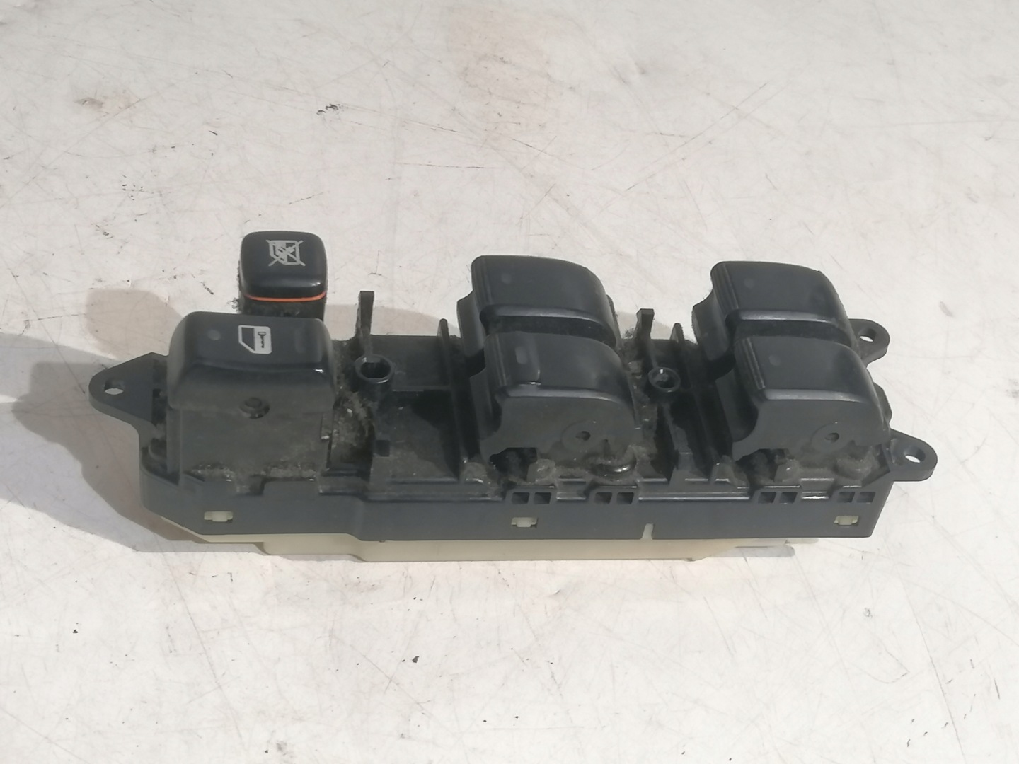 Toyota Avensis Verso control panel of the window