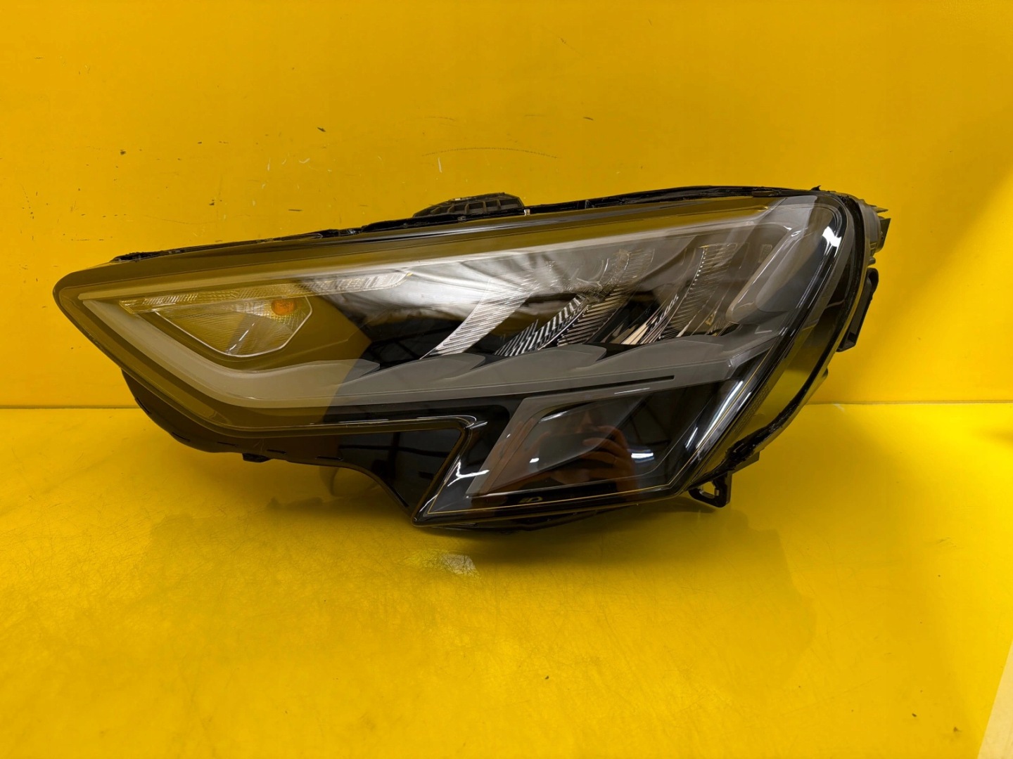 light left Audi A3 8Y Full Led 8Y0941011