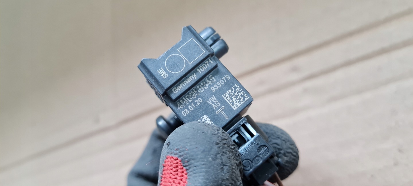 Q5 80A SQ5 CRASHSENSOR DRUCKSENSOR BOCZNY CONNECTOR CONTACT 4N0959345