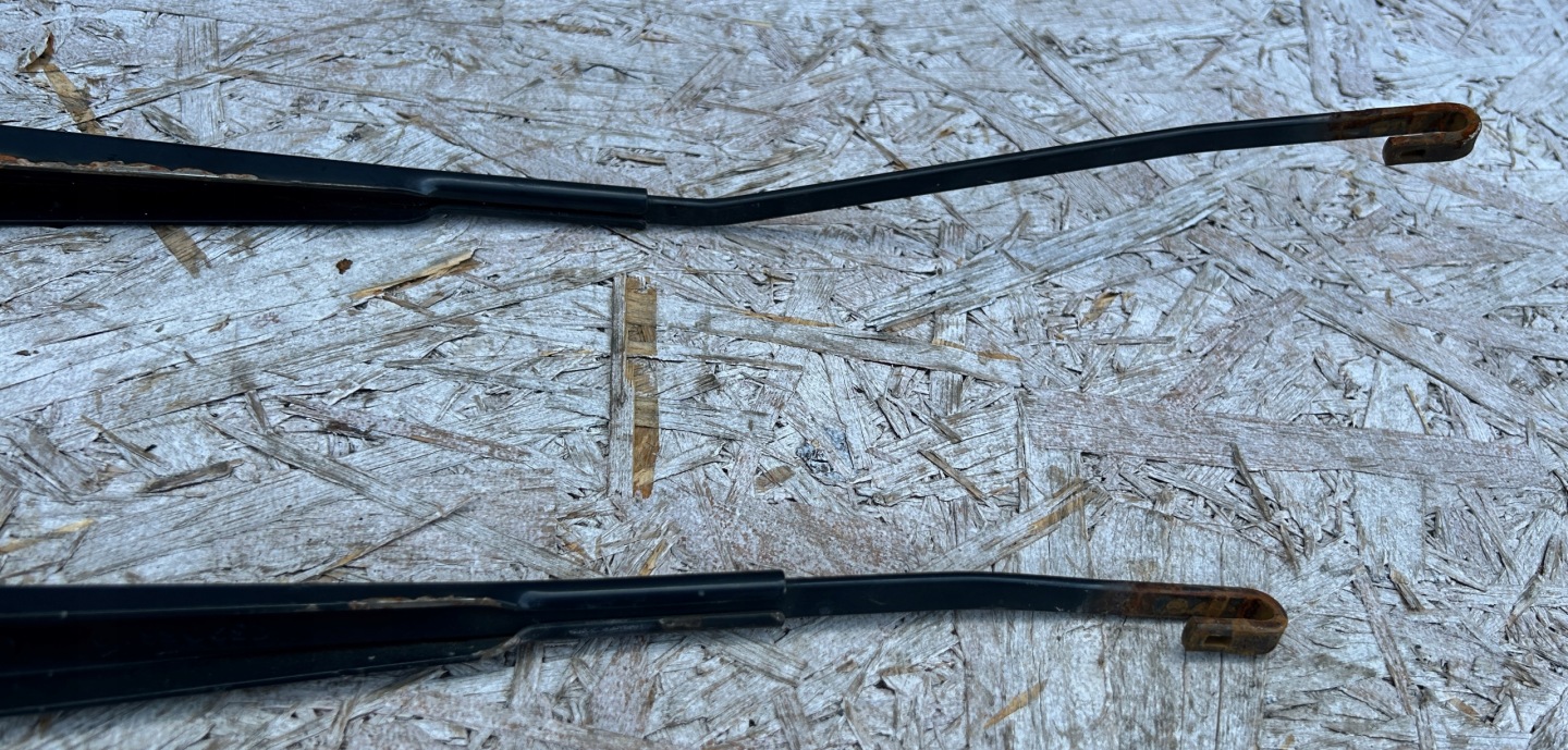 wiper arms front right + left NISSAN LEAF and ZE0 10- PARA